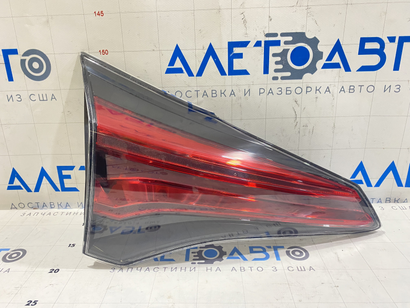 Фонарь внутренний дверь багажника левый Toyota Rav4 16-18 LED
