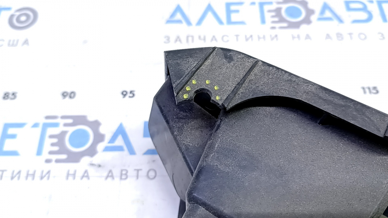 Suportul barei spate, stânga interior, Ford Fusion mk5 19-20, este defect.