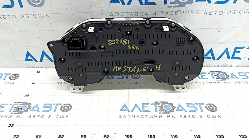 Щиток приборов Ford Mustang mk6 21-23 usa 35к, царапины, пятна