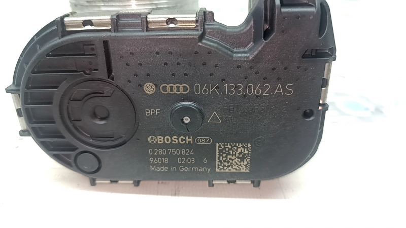 Дроссельная заслонка Audi A4 B9 17-25 2.0T