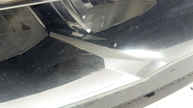 Фара передняя правая VW Tiguan 18-21 голая галоген, ДХО LED, скол