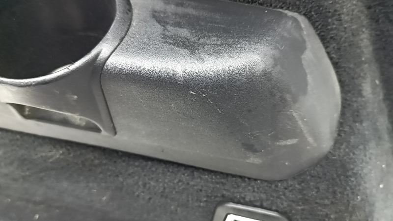 Обшивка арки левая Volvo XC90 16-22 под 3 ряд, с подстаканником, черная, с крюком, царапины