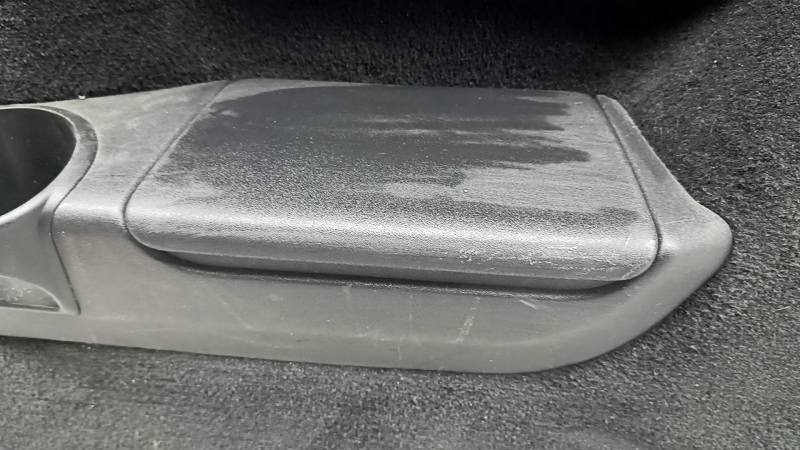 Обшивка арки правая Volvo XC90 16-22 под 3 ряд, с подстаканником, черная, с крюком, царапины