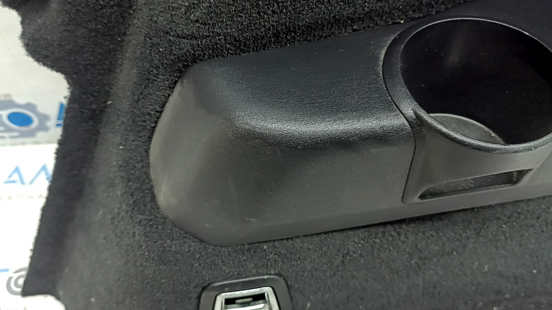 Обшивка арки правая Volvo XC90 16-22 под 3 ряд, с подстаканником, черная, с крюком, царапины