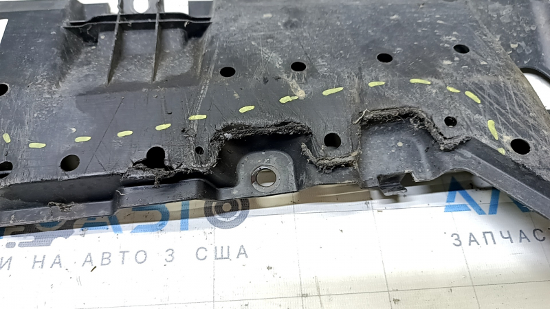 Защита переднего бампера Toyota Prius V 12-17 надрывы