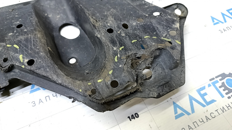 Защита переднего бампера Toyota Prius V 12-17 надрывы