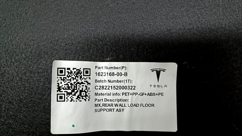 Обшивка задней панели внутренняя Tesla Model X 22-26 под 3 ряда, под чистку, потертости