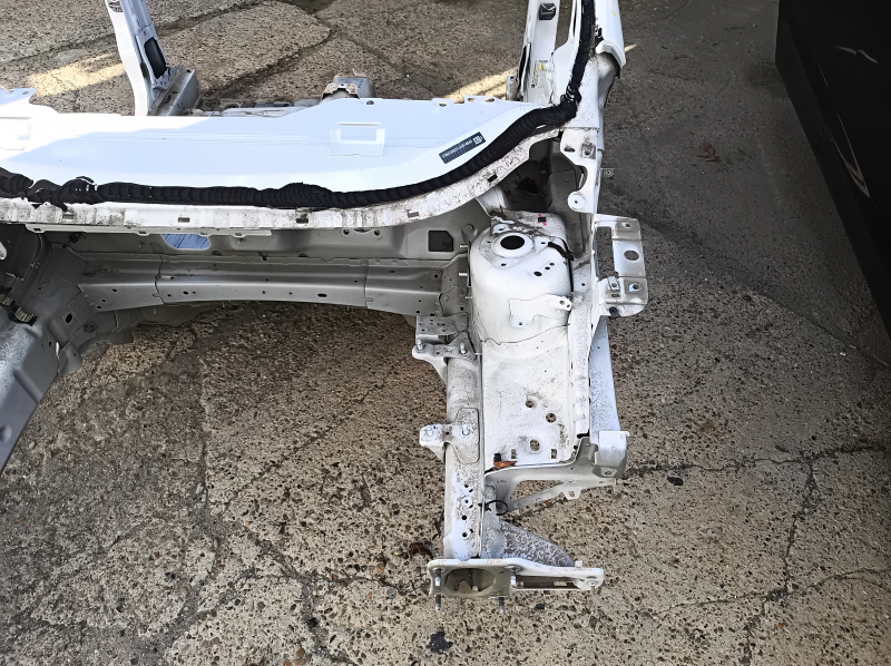 Четверть передняя левая Ford Escape MK3 17-19 рест на кузове, белая