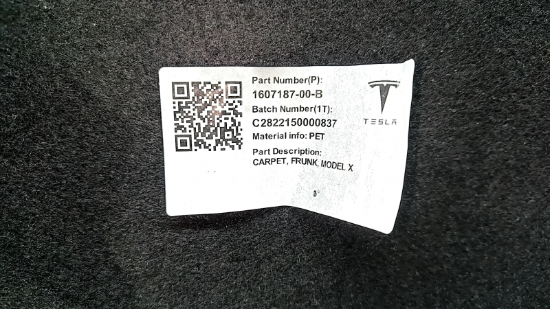 Обшивка корыта переднего багажника Tesla Model X 22-26 потерта, под химчистку, замята