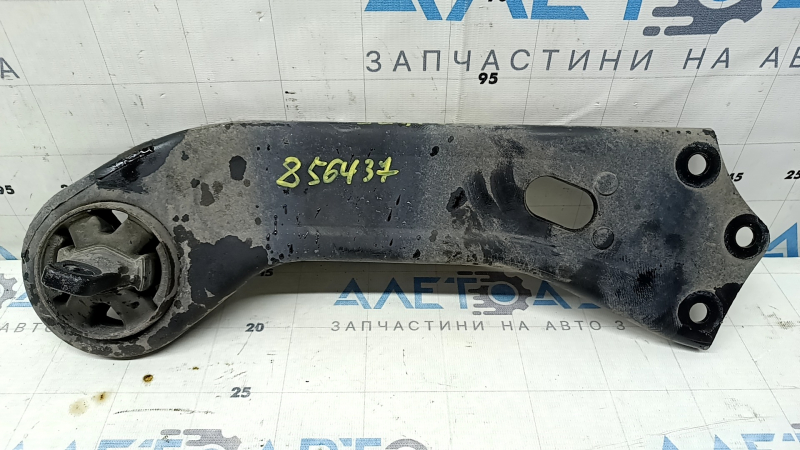 Microfisuri la brațul de control longitudinal spate dreapta la Hyundai Tucson 19-21 AWD