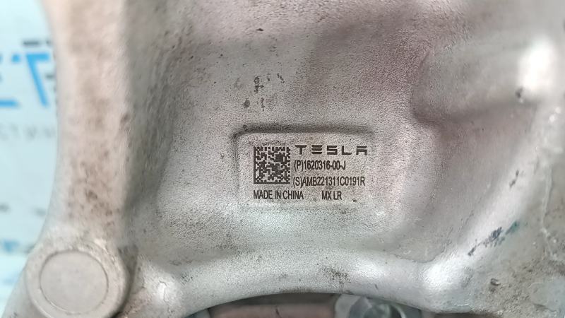 Цапфа передняя правая Tesla Model X 22-26