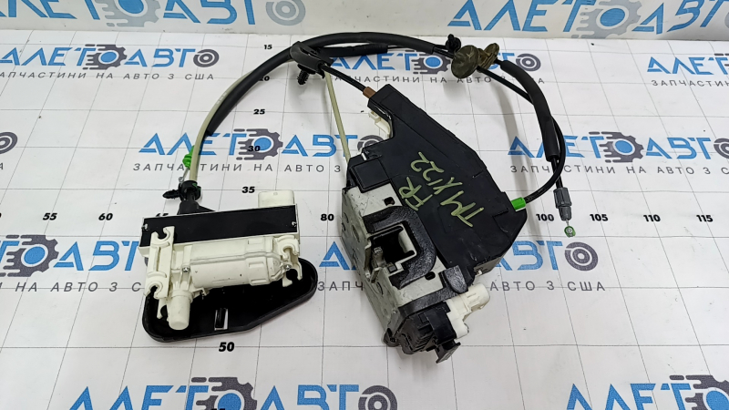 Замок двери передней правой Tesla Model X 22-26 с механизмом дотяжки