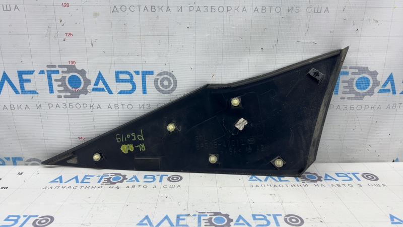 Заглушка крыла задняя левая Toyota Prius 50 16-22 черный глянец, царапины