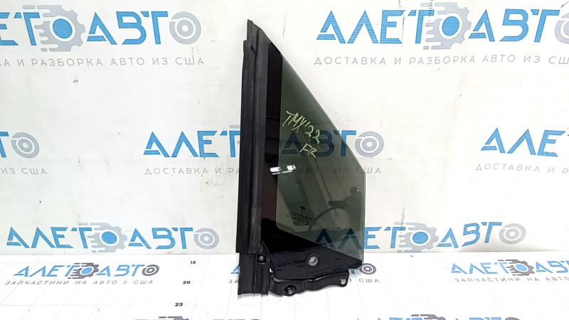 Стекло двери треугольник переднее правое Tesla Model X 22-26