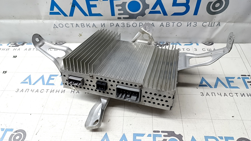 Усилитель аудио Tesla Model 3 18-