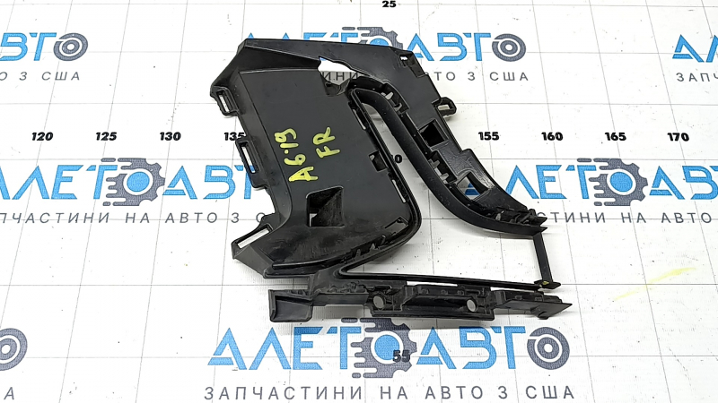 Кронштейн заглушки переднего бампера правый Audi A6 C8 19-25 S-Line, трещины