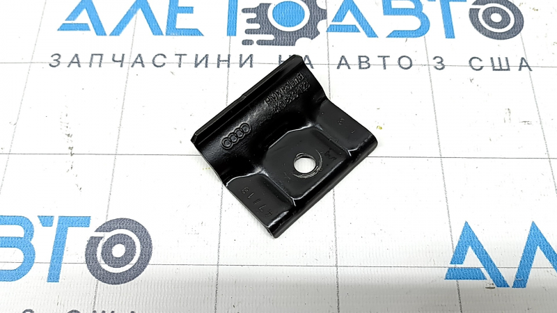 Suport baterie de înaltă tensiune în portbagajul unui Audi A6 C8 19-24