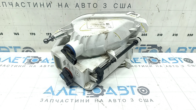 Поворотник левый Ford Escape MK3 17-19 рест белый с птф, песок