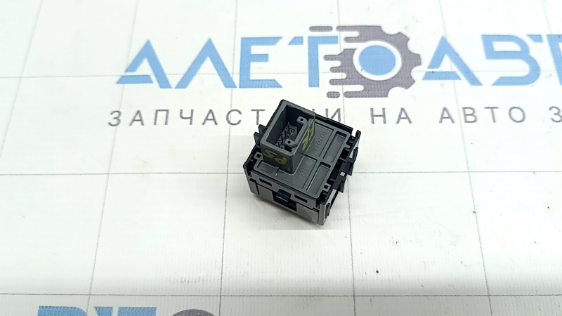 Кнопка блокировки дверей передняя правая Toyota Prius 50 19-22