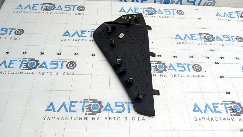 Накладка передней панели боковая левая Audi Q3 83A 19-25 черная