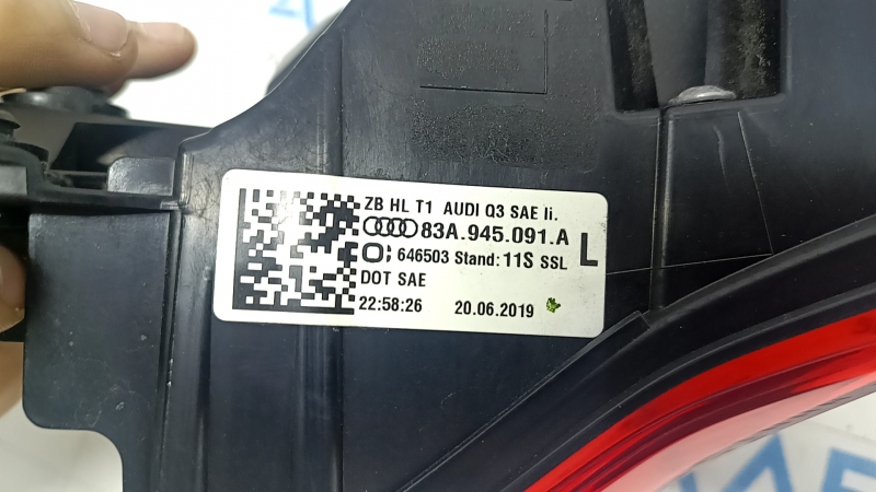 Фонарь внешний крыло левый Audi Q3 83A 19-25 LED, царапины