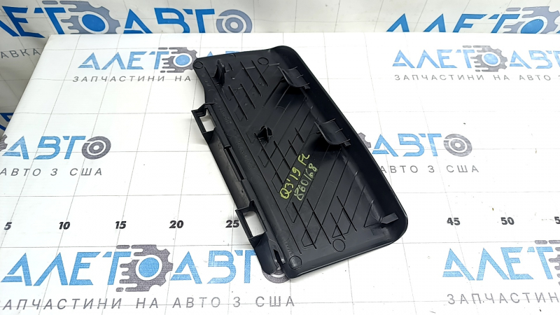 Площадка для отдыха ноги Audi Q3 83A 19-25 черная, потерта, царапины