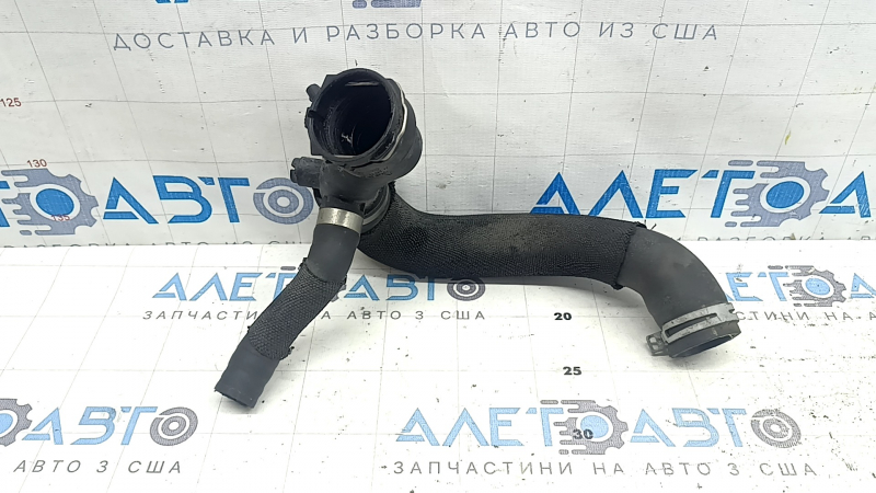 Патрубок охлаждения нижний Audi A6 C8 19-25 3.0T с датчиком