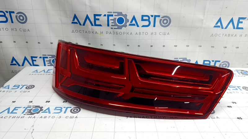 Фонарь левый Audi Q7 16-19 царапины
