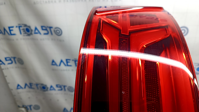 Фонарь левый Audi Q7 16-19 царапины