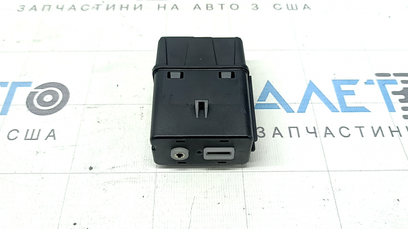 USB Hub, AUX Chrysler Pacifica 17-20