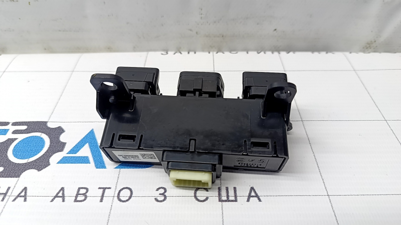 Блок кнопок центральной консоли Kia EV6 22-26 под камеры 360, парктроники и AUTO HOLD