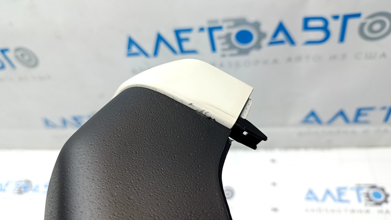 Накладка центральной консоли Kia EV6 22-26 вмятость, царапины