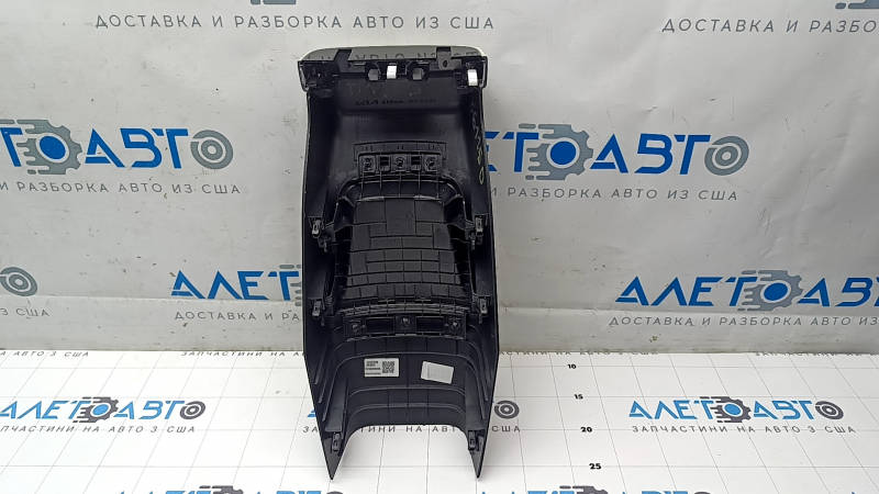 Накладка центральной консоли Kia EV6 22-26 вмятость, царапины
