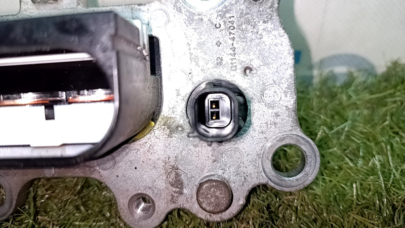 Контакты заднего электродвигателя АКПП Toyota Prius V 12-17 CVT