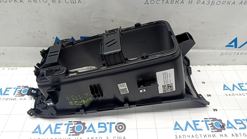 Карман центральной консоли передний Kia EV6 22-26 царапины