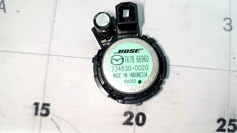 Пищалка двери передней правой Mazda 3 19-26 Bose