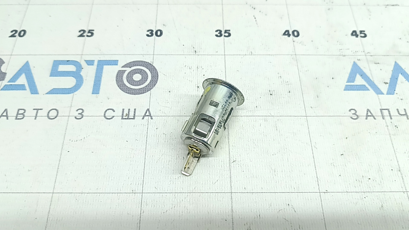 Прикуриватель центральной консоли BMW 5 G30 17-22 задний