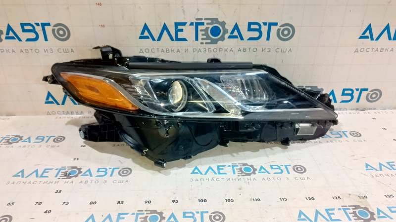Фара передняя правая Toyota Camry v70 18-18 галоген + LED
