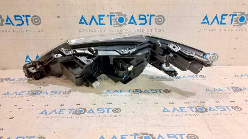 Фара передняя правая Toyota Camry v70 18-18 галоген + LED