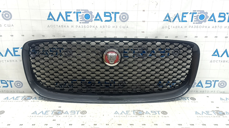 Решетка радиатора grill Jaguar F-Pace X761 17-20 с эмблемой, черный глянец, песок