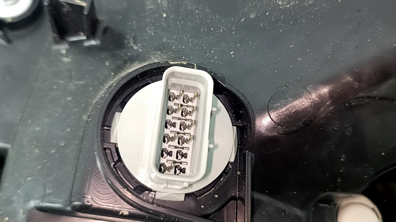 Фара передняя правая в сборе Honda CRV 23-26 LED с черным глянцевым молдингом
