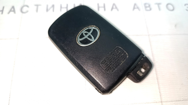 Ключ smart Toyota Camry v50 12-14 usa 4 кнопки, потерт