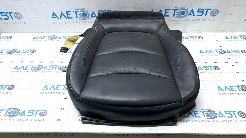Обшивка подушки пассажирского сидения Chevrolet Volt 16- кожа черная, синяя строчка, с подогревом