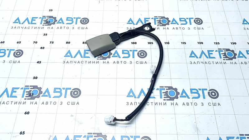 Защелка пассажирского ремня Toyota Prius V 12-14 серая, с проводом