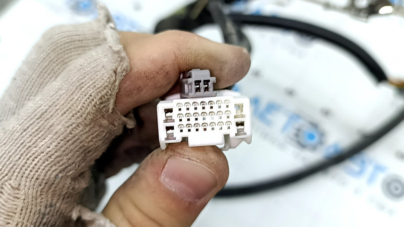 Проводка двери багажника Toyota Sienna 21-26