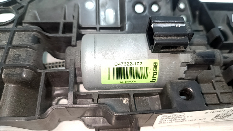 Мотор продольной регулировки водительского сиденья Ford Fusion mk5 17-20 с креплением, без каркаса
