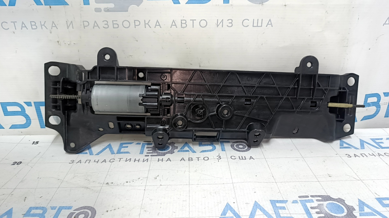 Мотор продольной регулировки водительского сиденья Ford Fusion mk5 17-20 с креплением, без каркаса