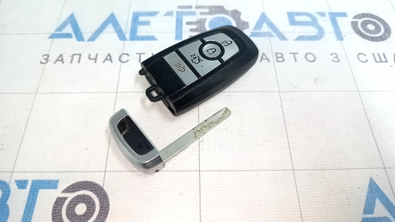 Ключ smart Ford Fusion mk5 17-20 4 кнопки, без автозапуска. потерт, тычки