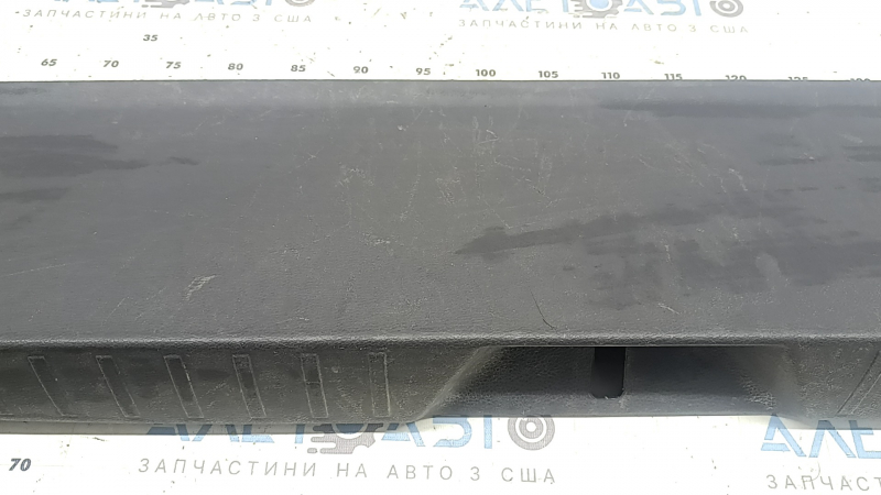 Накладка проема багажника Toyota Sienna 21-26 черная, царапины, потерта