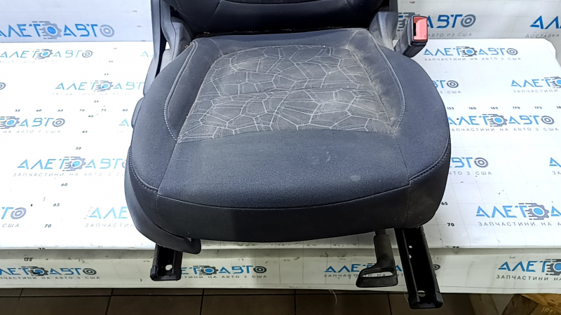 Пассажирское сиденье Chevrolet Volt 16- без airbag, механическое, ткань черная, синяя строчка, под чистку